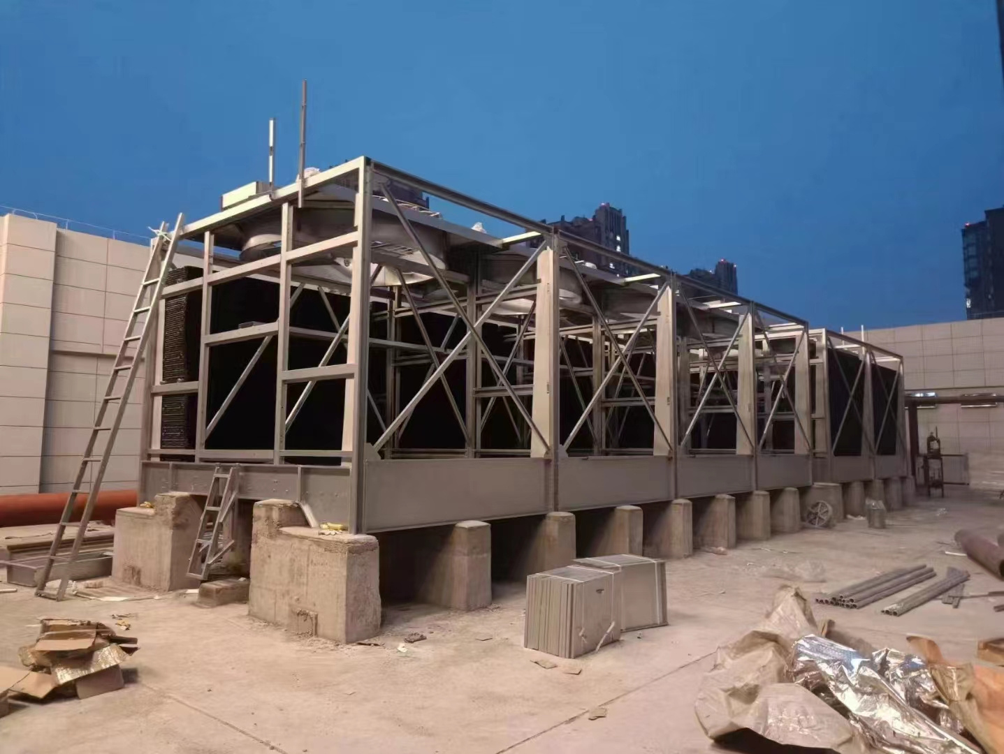 如何對封閉式冷卻塔的塔減速機維護保養(yǎng)？(冷卻塔減速機軸承的拆卸及安裝)